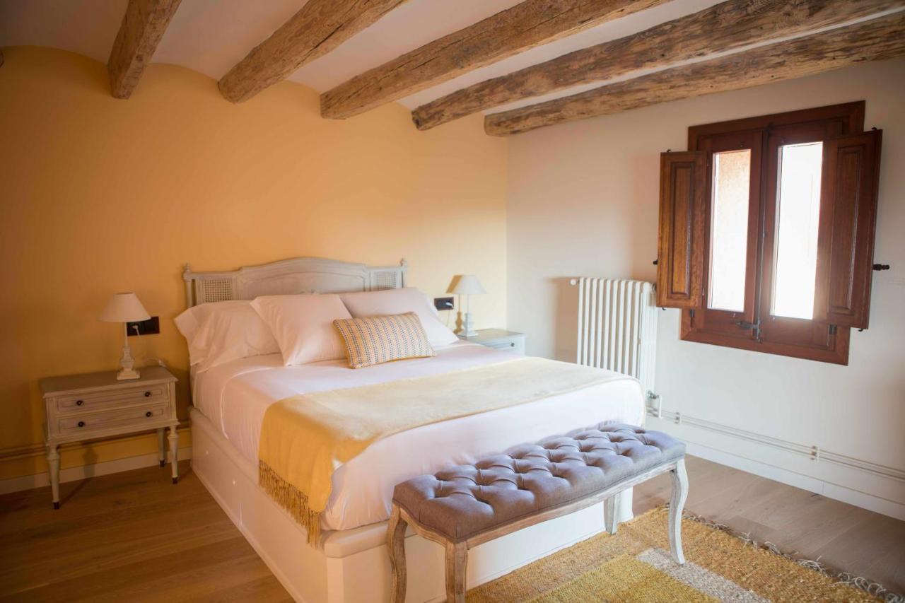 Casa Rural Masia Les Apieres El Pla de Manlleu ภายนอก รูปภาพ
