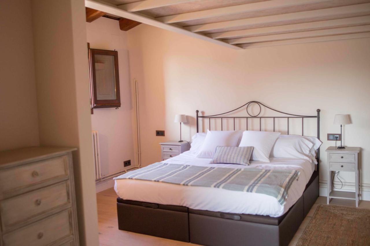 Casa Rural Masia Les Apieres El Pla de Manlleu ภายนอก รูปภาพ